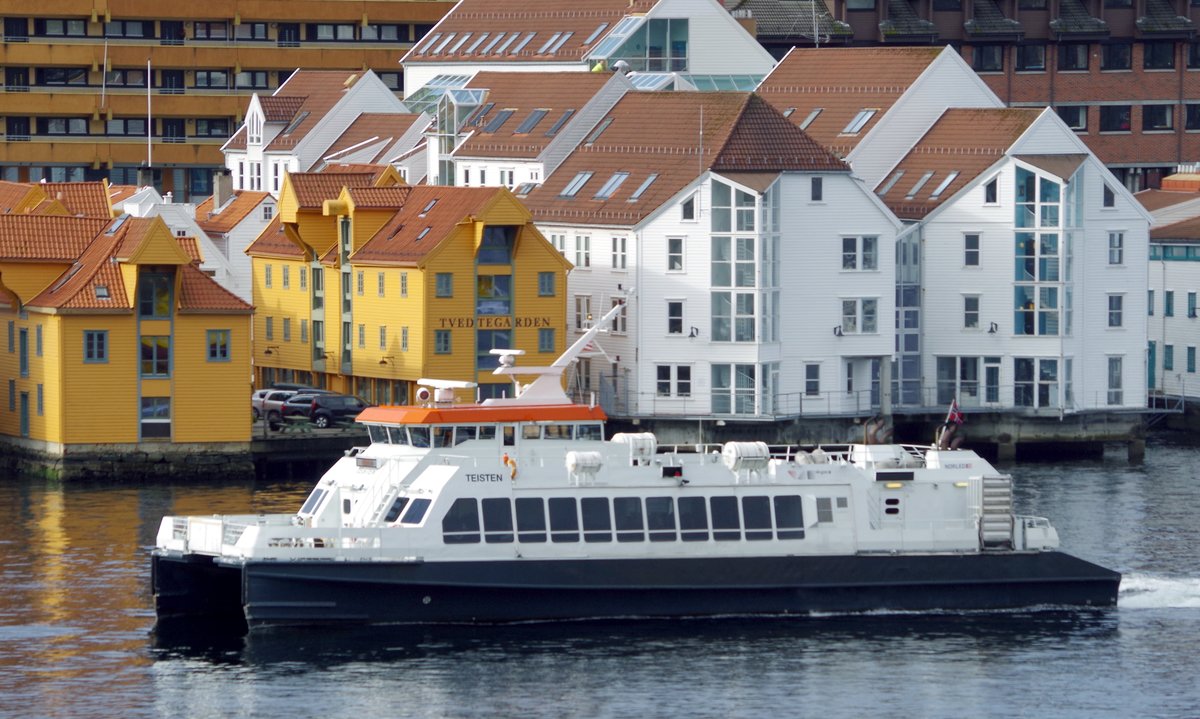 Die High-Speed Fähre Teisten, IMO:9382437, am 07.09.16 in Bergen (NOR)