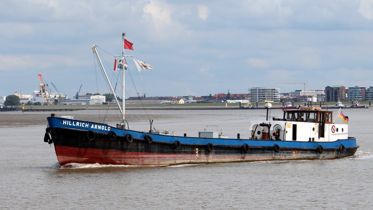 Die Hillrich Arnold auf der Weser vor Bremerhaven.