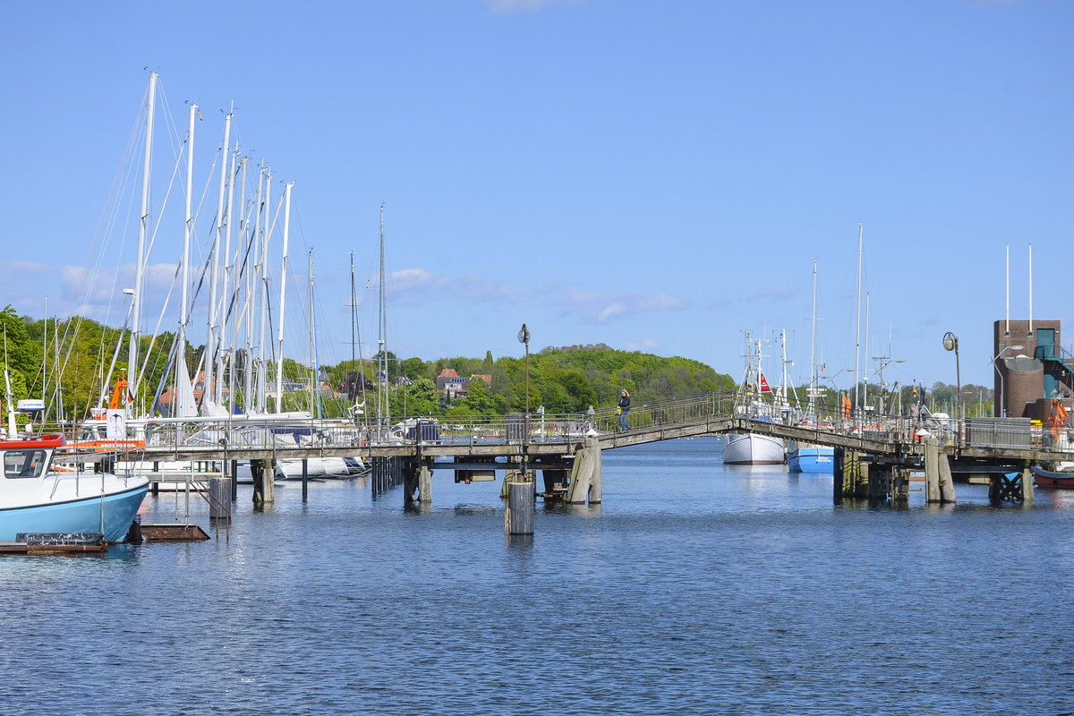 Die Holzbrücke am Binnenhafen in Eckernförde. Aufnahme: 11. Mai 2020.