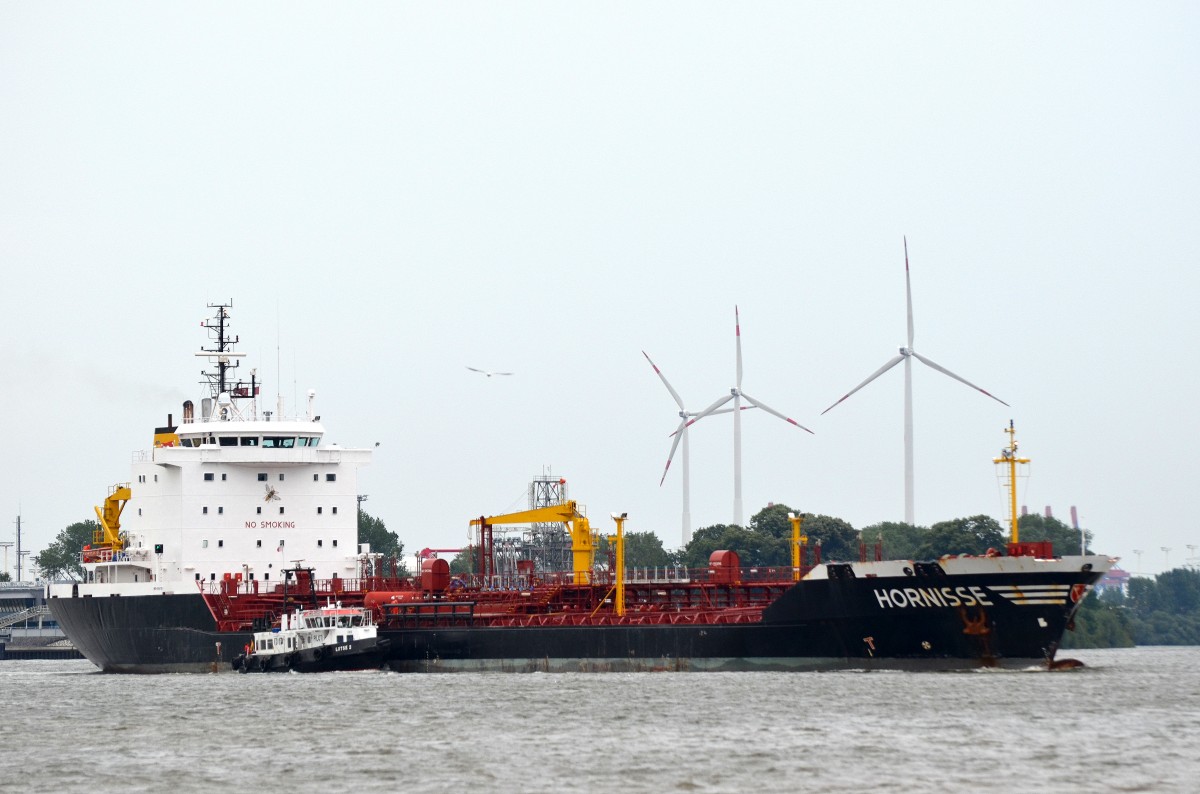 Die Hornisse IMO-Nummer:9186728 Flagge:Deutschland Länge:146.0m Breite:19.0m Baujahr:1998 Bauwerft:Lindenau Werft,Kiel Deutschland am 10.08.14 aus Hamburg auslaufend vor Teufelsbrück.