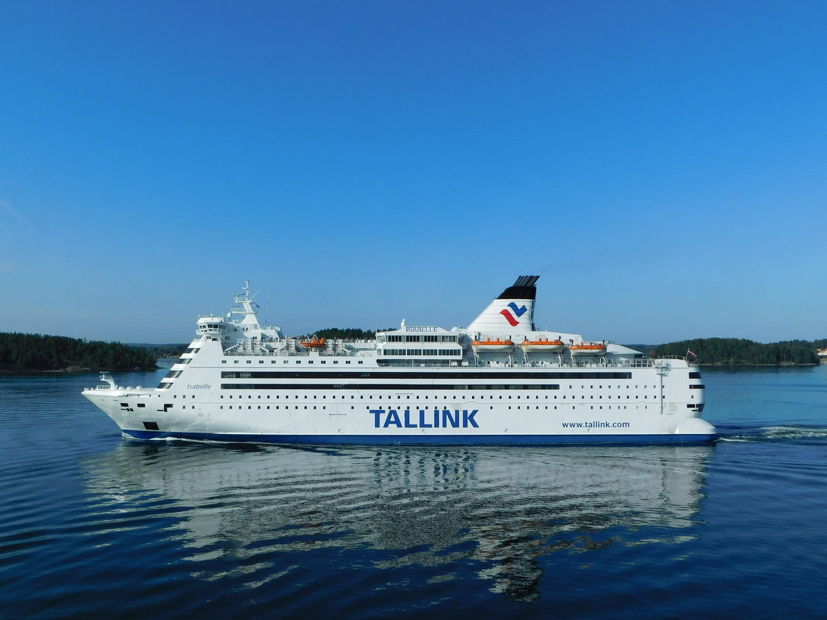 Die Isabelle von Tallink (früher Isabella von Viking Line) in den Stockholmer Schären am 02.08.19 - gesehen von der Baltic Princess.