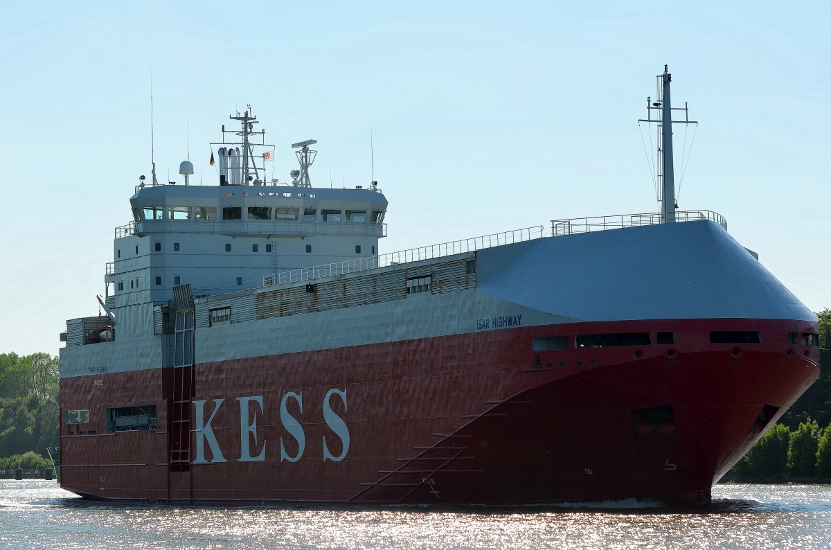 Die Isar Highway IMO-Nummer:9195145 Flagge:Zypern Länge:100.0m Breite:20.0m Baujahr:2000 Bauwerft:Detlef Hegemann Rolandwerft,Berne Deutschland am 06.06.15 im Nord-Ostsee-Kanal an der Weiche Fischerhütte aufgenommen.