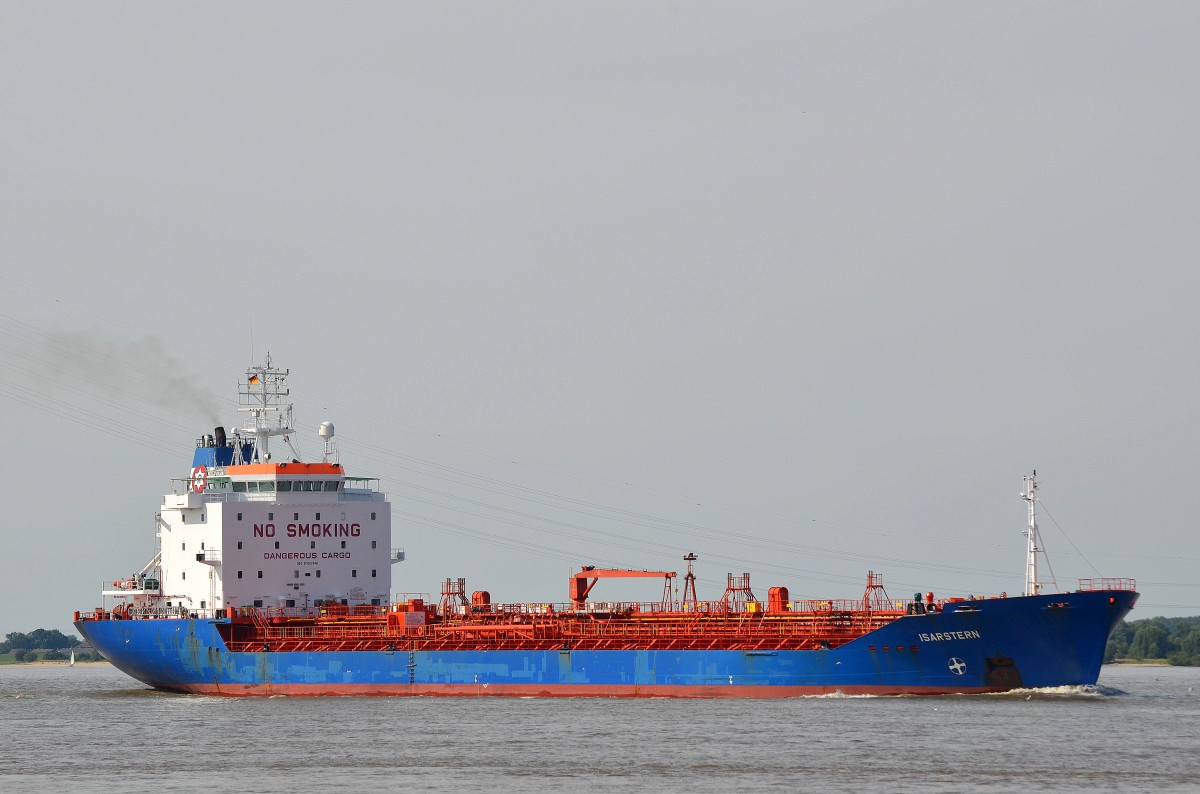 Die Isarstern IMO-Nummer:9105140 Flagge:Deutschland Länge:161.0m Breite:24.0m Baujahr:1995 Bauwerft:MTW Schiffswerft GMBH,Wismar Deutschland am 02.08.15 auf der Elbe bei Lühe aufgenommen.