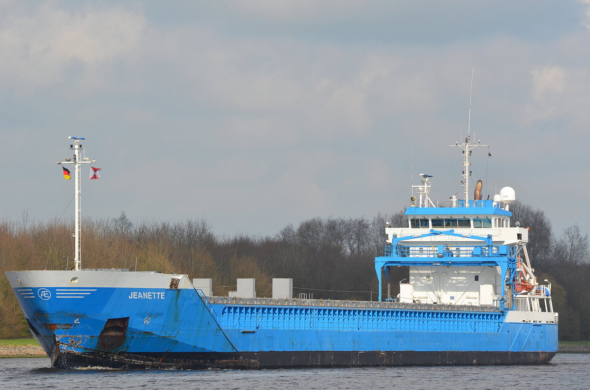 Die Jeanette IMO-Nummer:9357509 Flagge:Niederlande Länge:110.0m Breite:14.0m Baujahr:2007 Bauwerft:Ferus Smit Leer,Leer Deutschland bei Fischerhütte im Nord-Ostsee-Kanal am 02.04.17