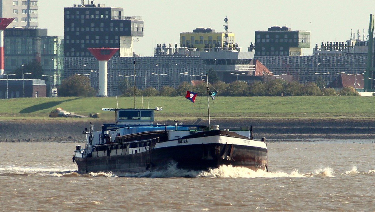 Die Joliba am 11.08.2014 auf der Weser vor Bremerhaven.