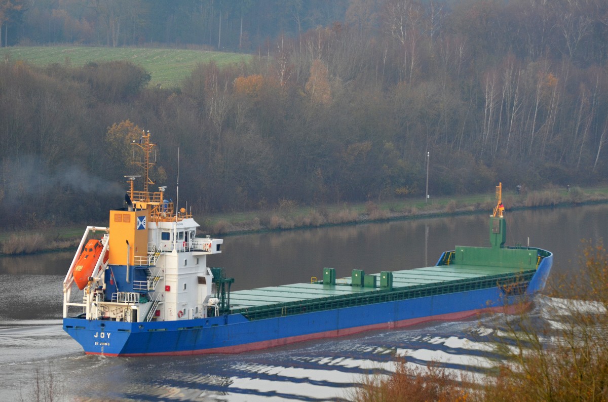 Die Joy IMO-Nummer:9285433 Flagge:Antigua und Barbuda Länge:105.0m Breite:14.0m Baujahr:2004 Bauwerft:Volharding Shipyard,Hoogezand Niederlande am 23.11.14 bei Grünental im Nord-Ostsee-Kanal.