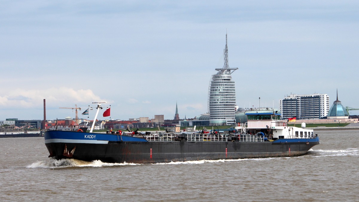 Die Kaddy am 02.05.2014 auf der Weser vor Bremerhaven.