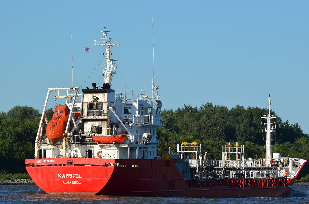 Die Kaprifol IMO-Nummer:9200081 Flagge:Zypern Lnge:90.0m Breite:12.0m Baujahr:2000 Bauwerft:Gemyat Shipyard,Istanbul Trkei bei Fischerhtte im Nord-Ostsee-Kanal aufgenommen am 25.08.13