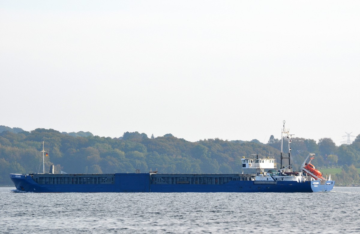 Die Kegums IMO-Nummer:8813972 Flagge:Norwegen Länge:104.0m Breite:15.0m Baujahr:1989 Bauwerft:Cassens Werft,Emden Deutschland bei der ausfahrt aus dem Nord-Ostsee-Kanal bei Kiel Holtenau am 11.10.14