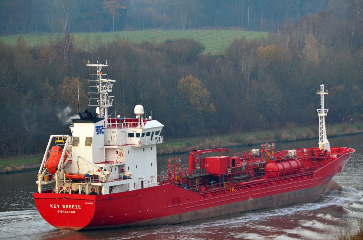 Die Key Breeze IMO-Nummer:344265 Flagge:Gibraltar Länge:95.0m Breite:14.0m Baujahr:2006 Bauwerft:Selah Shipyard,Istanbul Türkei bei Grünental im Nord-Ostsee-Kanal am 23.11.14