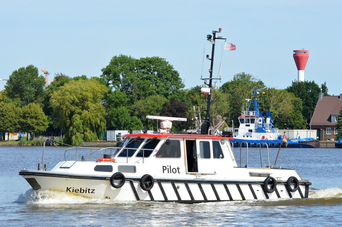 Die KIEBITZ MMSI:211511200 Flagge:Deutschland L�nge:12.0m Breite:4.0 m im Nord-Ostsee-Kanal bei Brunsb�ttel am 22.06.26