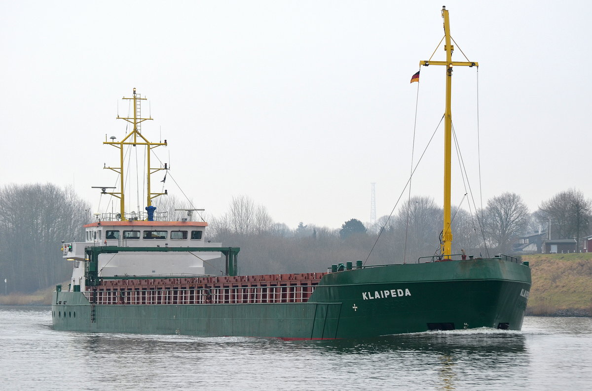 Die Klaipeda IMO-Nummer:9106584 Flagge:Litauen Länge:88.0m Breite:12.0m Baujahr:1995 Bauwerft:Severnav Shipyard,Severin Rumänien bei Rendsburg im Nord-Ostsee-Kanal aufgenommen am 04.02.17  