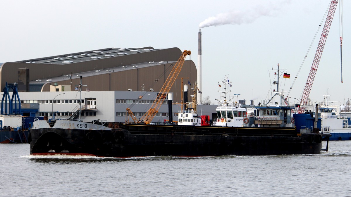 Die Klappschute KS8 am 10.02.2014 im Fischereihafen von Bremerhaven.