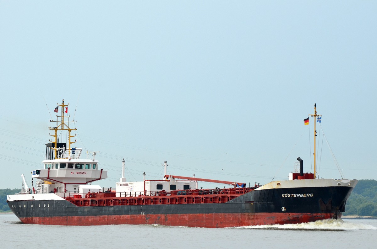 Die Kösterberg IMO-Nummer:9184677 Flagge:Gibraltar Länge:89.0m Breite:12.0m Baujahr:1998 Bauwerft:Barkmeijer Stroobos,Stroobos Niederlande auf der Elbe bei Lühe am 05.07.14