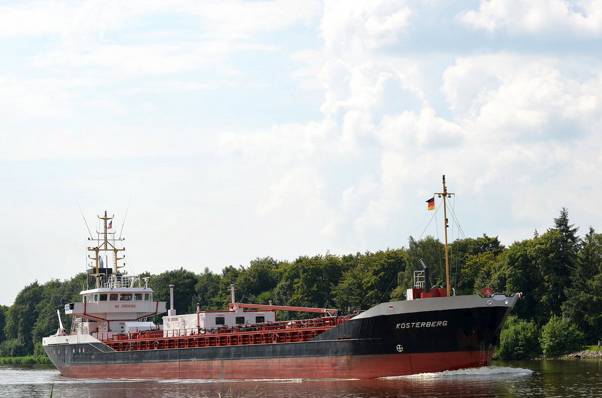 Die Kösterberg IMO-Nummer:9184677 Flagge:Gibraltar Länge:89.0m Breite:12.0m Baujahr:1998 Bauwerft:Barkmeijer Stroobos,Stroobos Niederlande auf dem Nord-Ostsee-Kanal bei Fischerhütte am 24.07.15 