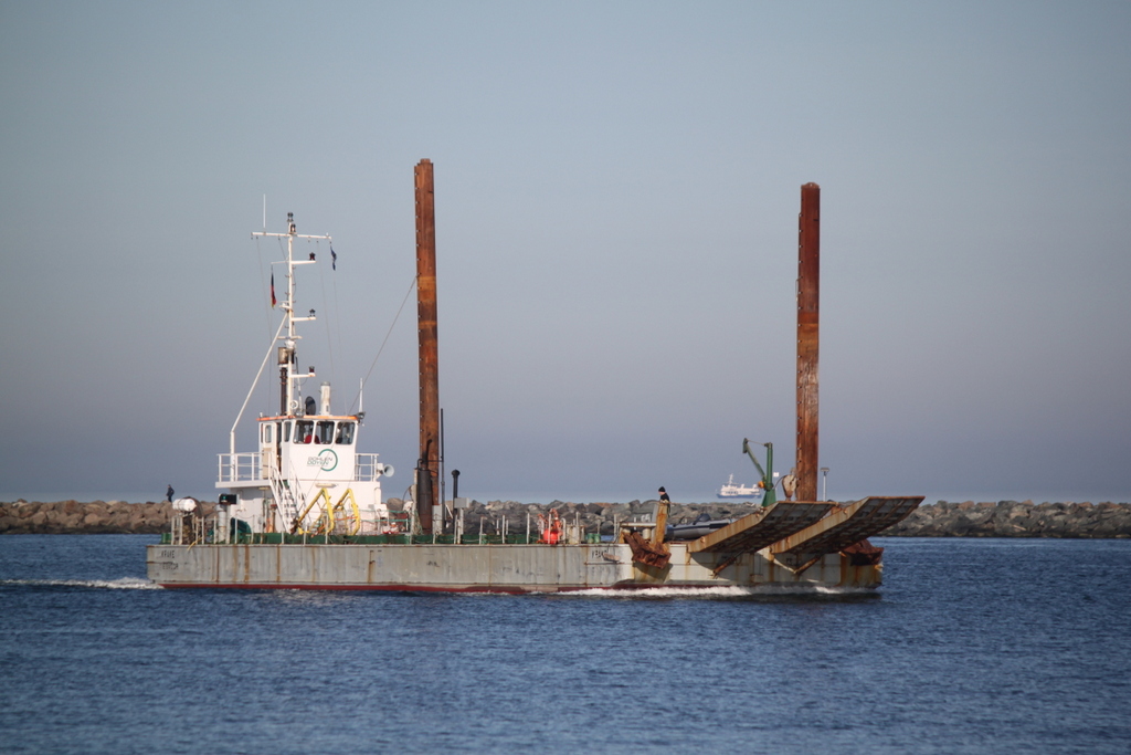 Die Krake auf ihrem Seeweg von Brunsbüttel nach Rostock-Überseehafen beim Einlaufen in Warnemünde.15.02.2019