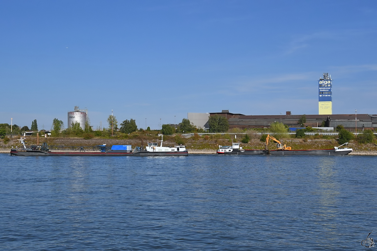 Die Kranschiffe IJSSELDELTA (ENI: 02324230) und CHRISTINE (ENI: 04200930) habe ich Ende August 2022 auf dem Rhein bei Duisburg abgelichtet.