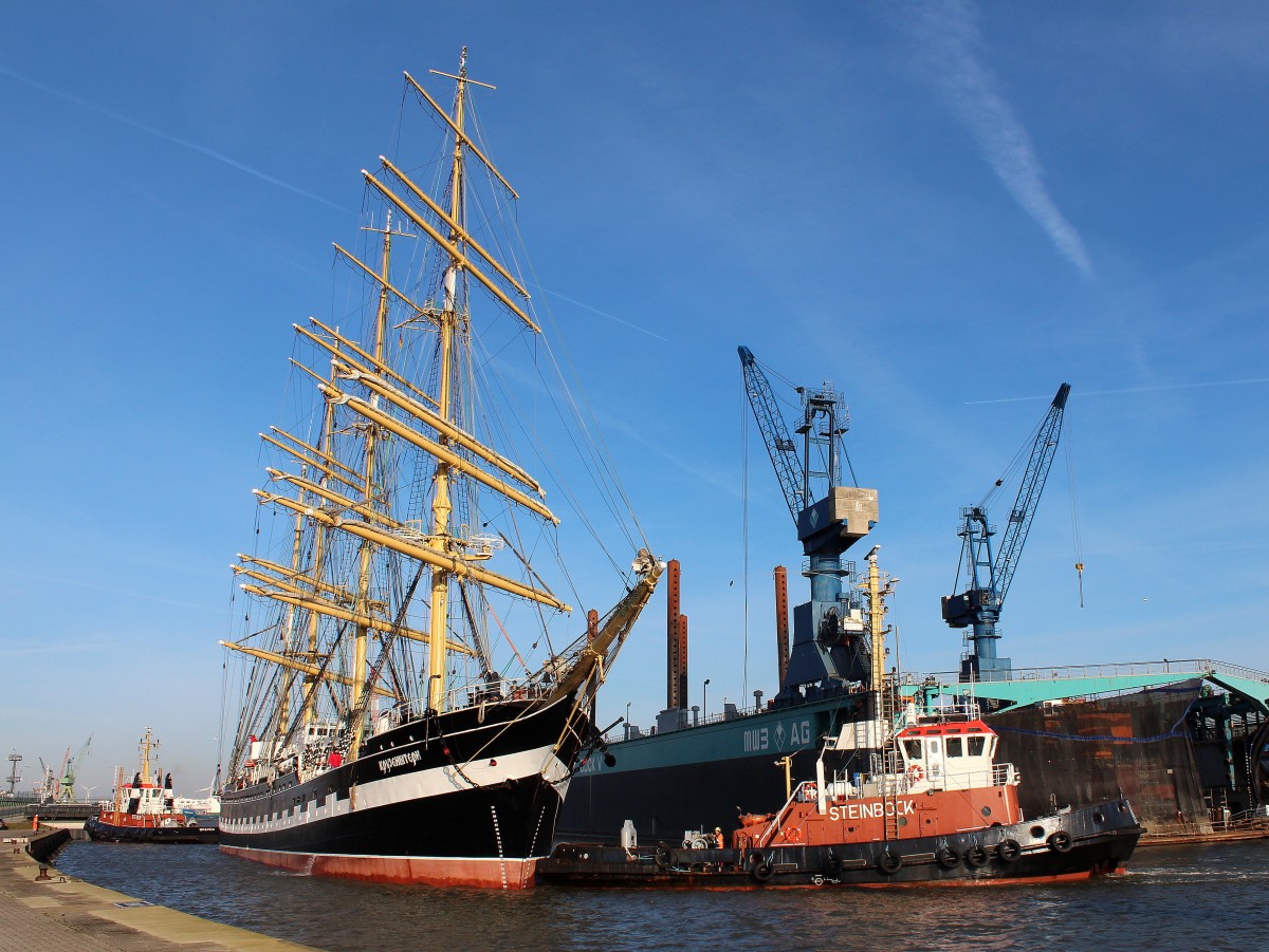 Die Kruzenshtern am 30.12.2013 bei Kaiserwetter im Hafen von Bremerhaven.