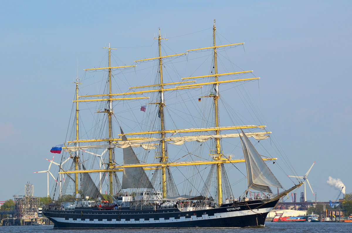 Die Kruzenshtern IMO-Nummer:6822979 Flagge:Russland Länge:114.0m Breite:14.0m Baujahr:1926 Bauwerft:Tecklenborg Schiffswerft&Maschinen,Bremerhaven Deutschland aufgenommen bei der Auslaufparade des 828 Hamburger Hafengeburtstags am 07.05.17 vom Anleger Teufelsbrück. 