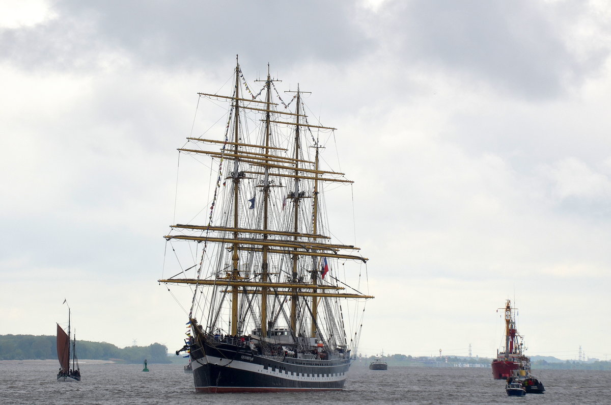 Die Kruzenshtern IMO-Nummer:6822979 Flagge:Russland Länge:114.0m Breite:14.0m Baujahr:1926 Bauwerft:Tecklenborg Schiffswerft&Maschinen,Bremerhaven Deutschland bei der Einlauparade zum 830 Hamburger Hafengeburtstag am 10.05.19