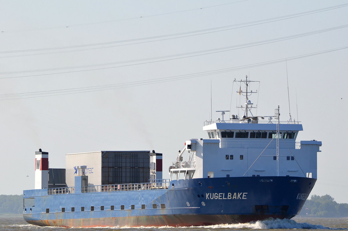 Die Kugelbake IMO-Nummer:9510747 Flagge:Deutschland Länge:79.0m Breite:19.0m Baujahr:2009 Bauwerft:BVT Brenn&Verformtechnik,Bremen Deutschland nach Hamburg einlaufend vor Lühe am 26.06.18