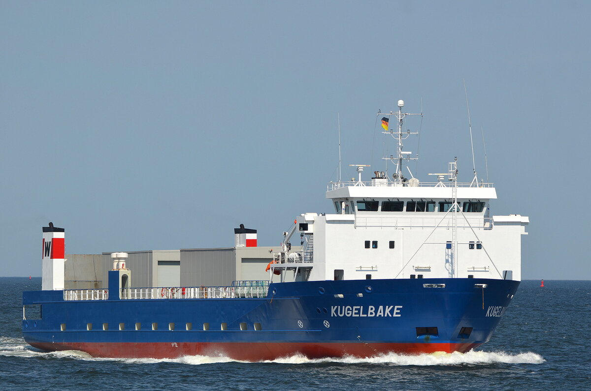 Die KUGELBAKE IMO-Nummer:9510747 Flagge:Deutschland Länge:79.0m Breite:19.0m Baujahr:2009 Bauwerft:BVT Brenn&Verformtechnik,Bremen Deutschland vor Cuxhaven am 23.08.22