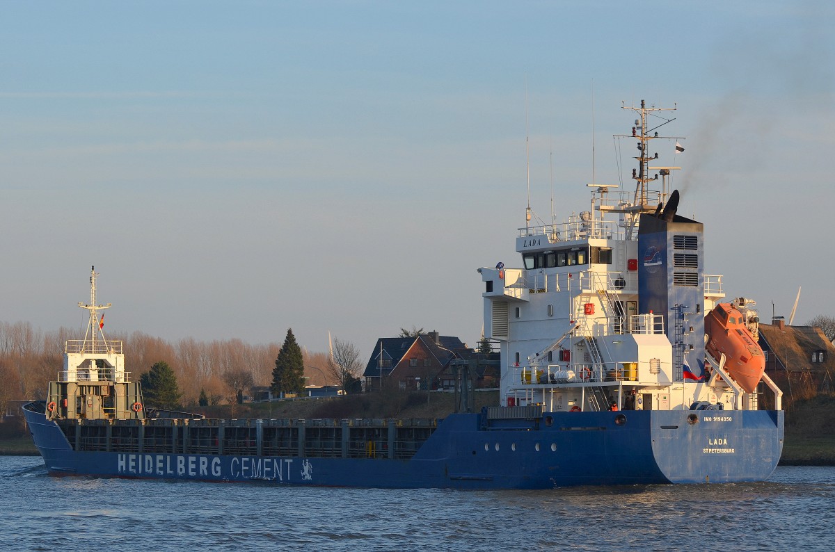 Die Lada IMO-Nummer:9194050 Flagge:Russland Länge:99.0m Breite:14.0m Baujahr:2000 Bauwerft:Rousse Shipyard,Rousse Bulgarien aufgenommen am 08.03.15 im Nord-Ostsee-Kanal bei Sehestedt.