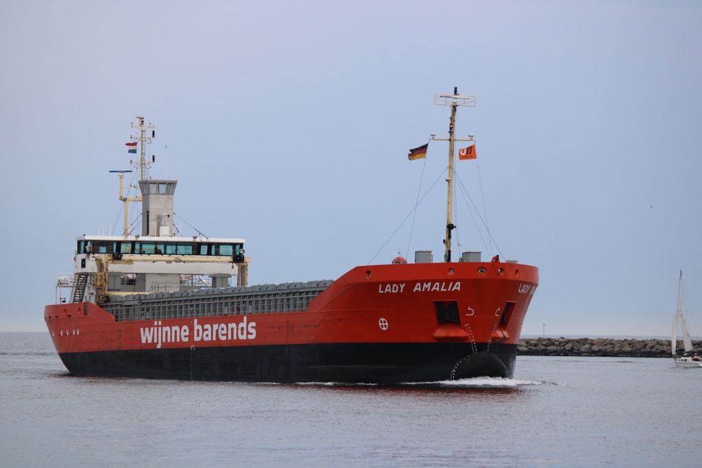 Die LADY AMALIA auf ihrem Seeweg von Stora Vika nach Rostock-Überseehafen beim Einlaufen in Warnemünde.21.08.2020