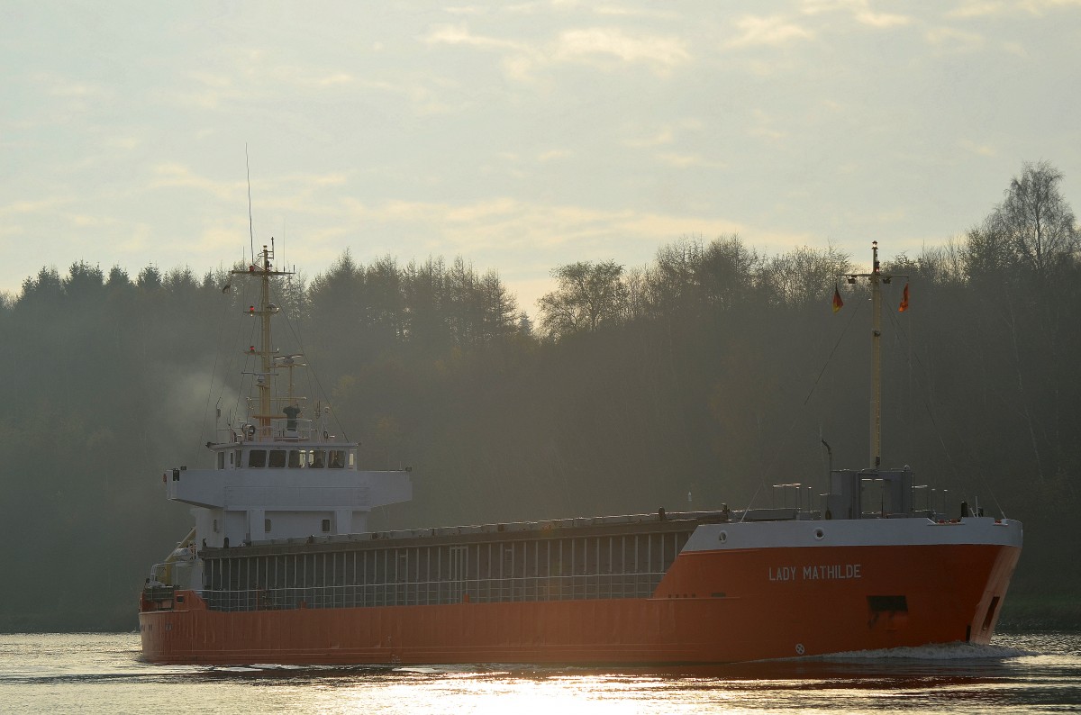 Die Lady Mathilde IMO-Nummer:9115975 Flagge:Niederlande Länge:88.0m Breite:12.0m Baujahr:1995 Bauwerft:Royal Niestern Sander,Delfzijl Niederlande am 23.11.14 im Nord-Ostsee-Kanal bei Grünental aufgenommen.