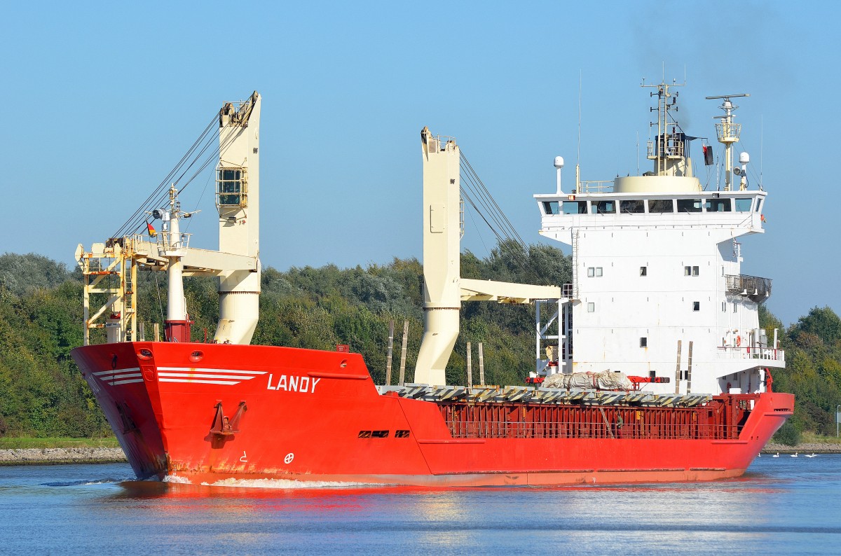 Die Landy IMO-Nummer:9031428 Flagge:Norwegen Lnge:111.0m Breite:16.0m Baujahr:1992 Bauwerft:Peters Schiffswerft,Wewelsfleth Deutschland bei Fischerhtte im Nord-Ostsee-Kanal am 03.10.13