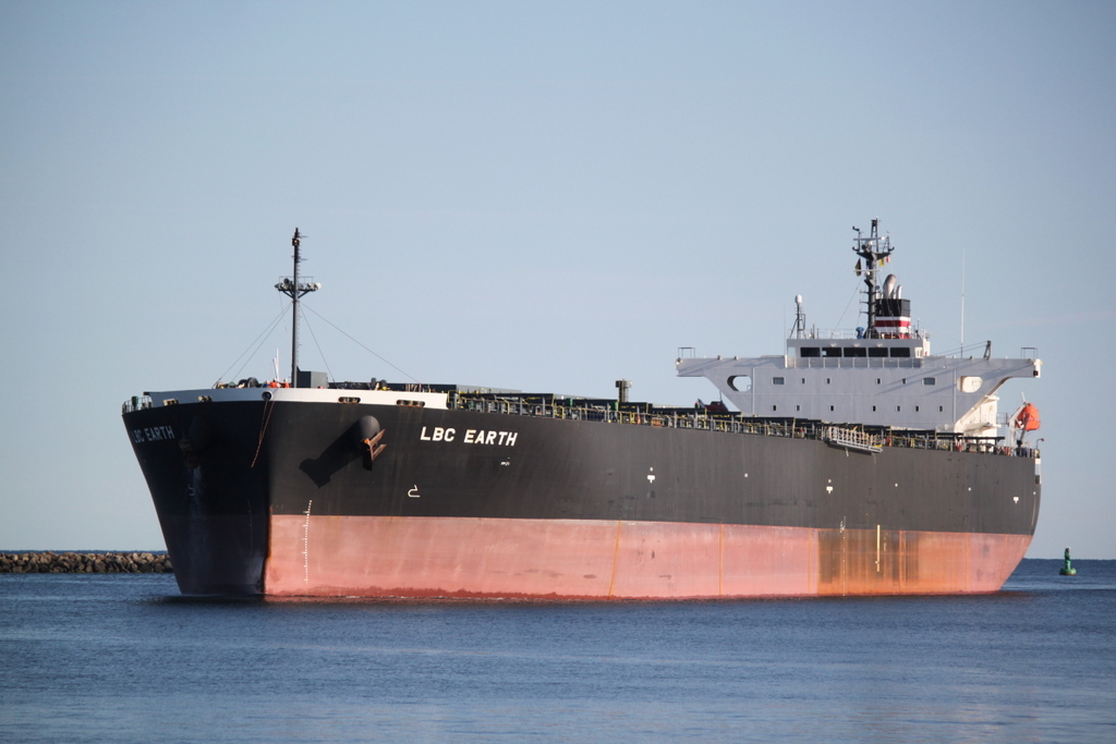 Die LBC Earth auf dem Seeweg von Koper nach Rostock-Überseehafen beim Einlaufen in Warnemünde.23.06.2019