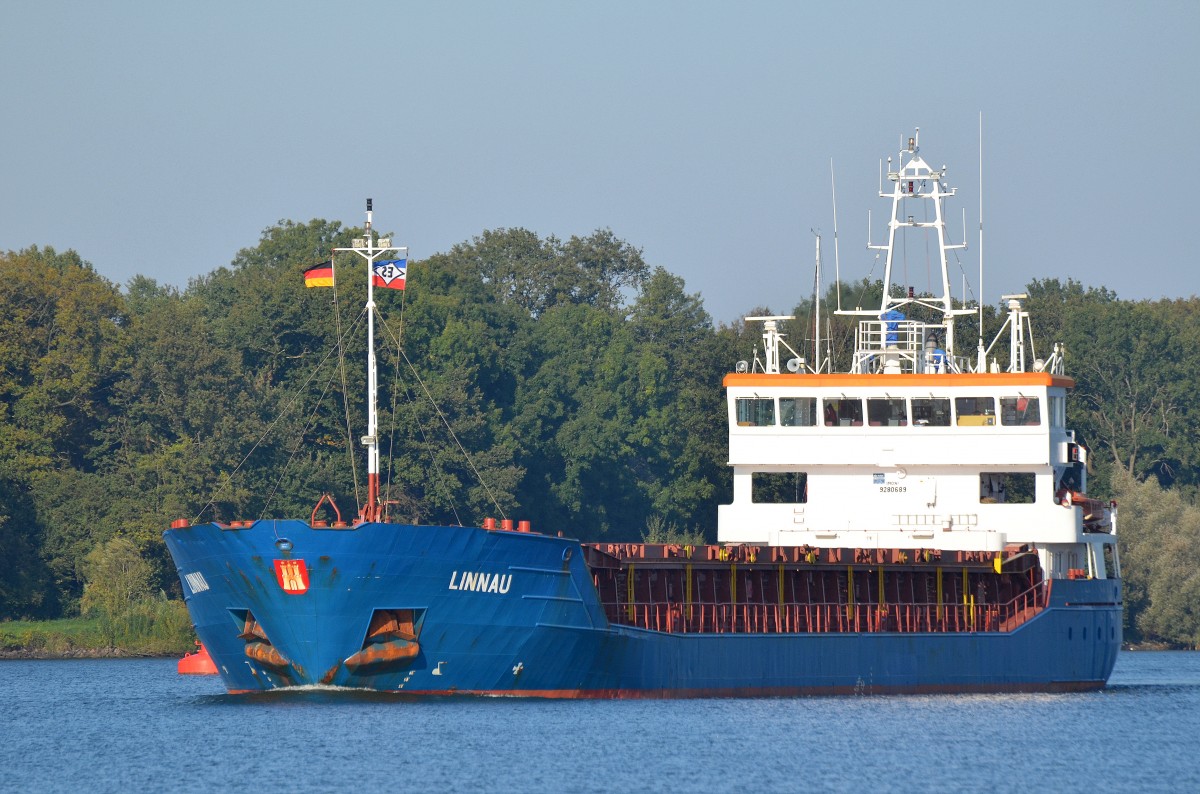 Die Linnau IMO-Nummer:9280689 Flagge:Antigua und Barbuda Länge:88.0m Breite:13.0m Baujahr:2006 Bauwerft:Slovenske Lodenice,Komarno Slowakei im Nord-Ostsee-Kanal aus Kiel kommend bei Rade am 04.10.14