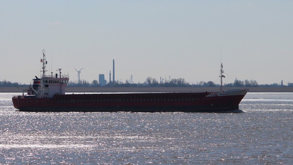 Die Maike am 03.04.2013 auf der Weser vor Bremerhaven.