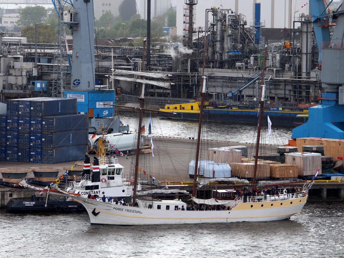 Die Mare Frisium am 12.05.2013 auf der Elbe vor Hamburg.