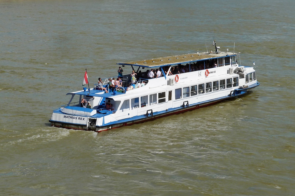 Die  Mathias Rex  auf der Donau in Budapest, 18.6.16 