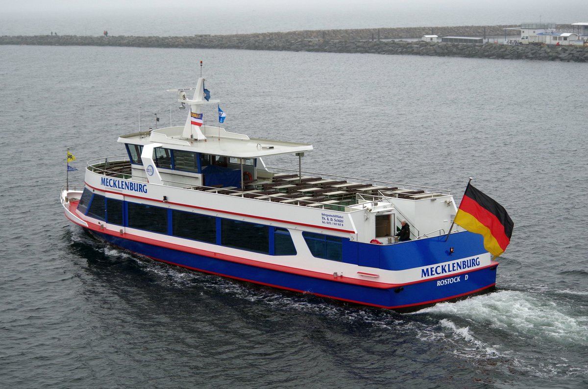 Die Mecklenburg der blauen Flotte Rostock am 18.03.16 in Warnemünde