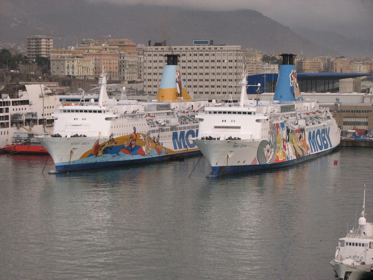 Die Moby Otta neben ihrem Schwesterschiff Moby Drea in Genua, im Januar 2009.IMO 7361324
Als Fährschiff im Einsatz