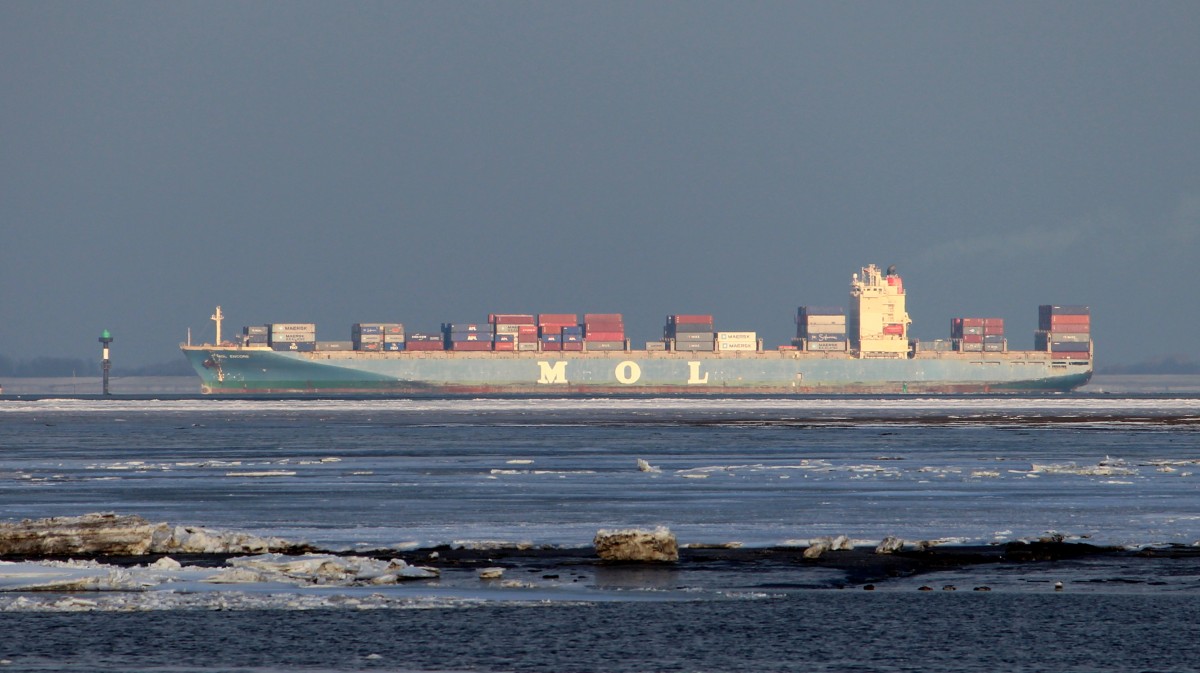 Die Mol Encore am 23.01.2013 auf der Weser vor Wremen.