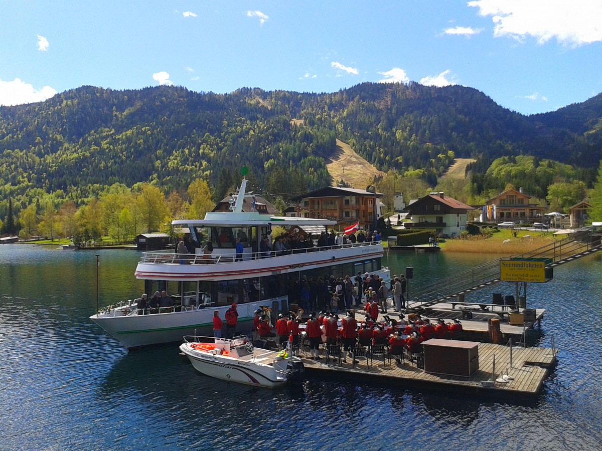 Die MS Alpenperle nach ihrer Taufe bei der Anlegestelle Techendorf. (2.5.2015)