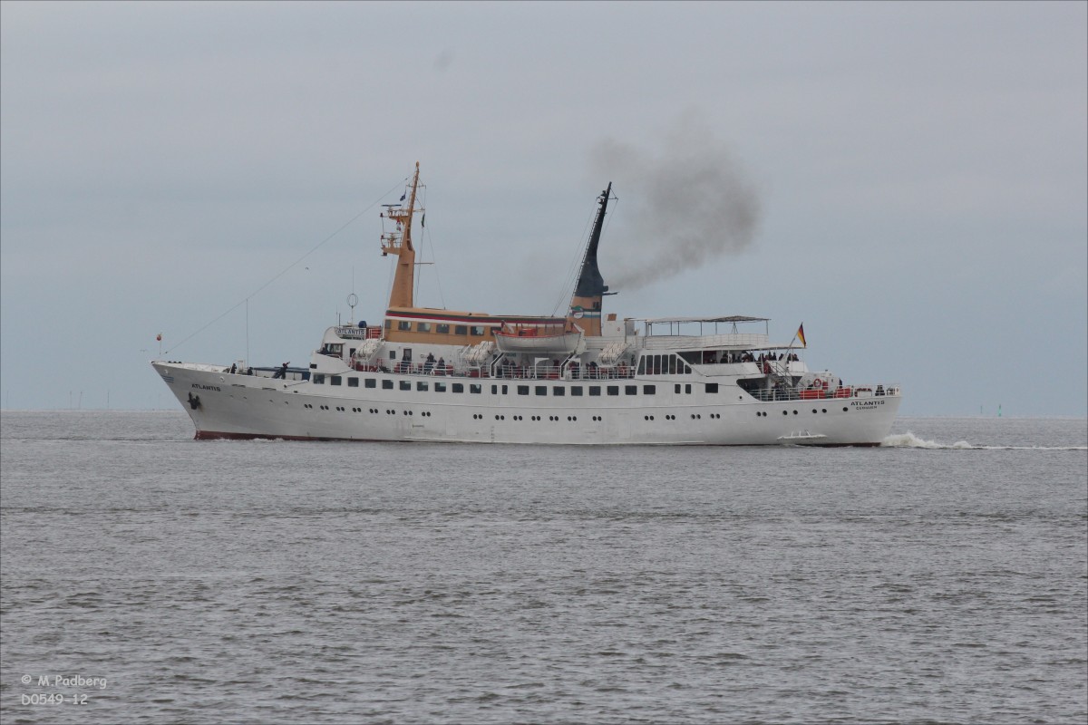 Die  MS ATLANTIS  am 31.05.2012 kurz nach dem auslaufen aus Cuxhaven auf dem Weg nach Helgoland. 
