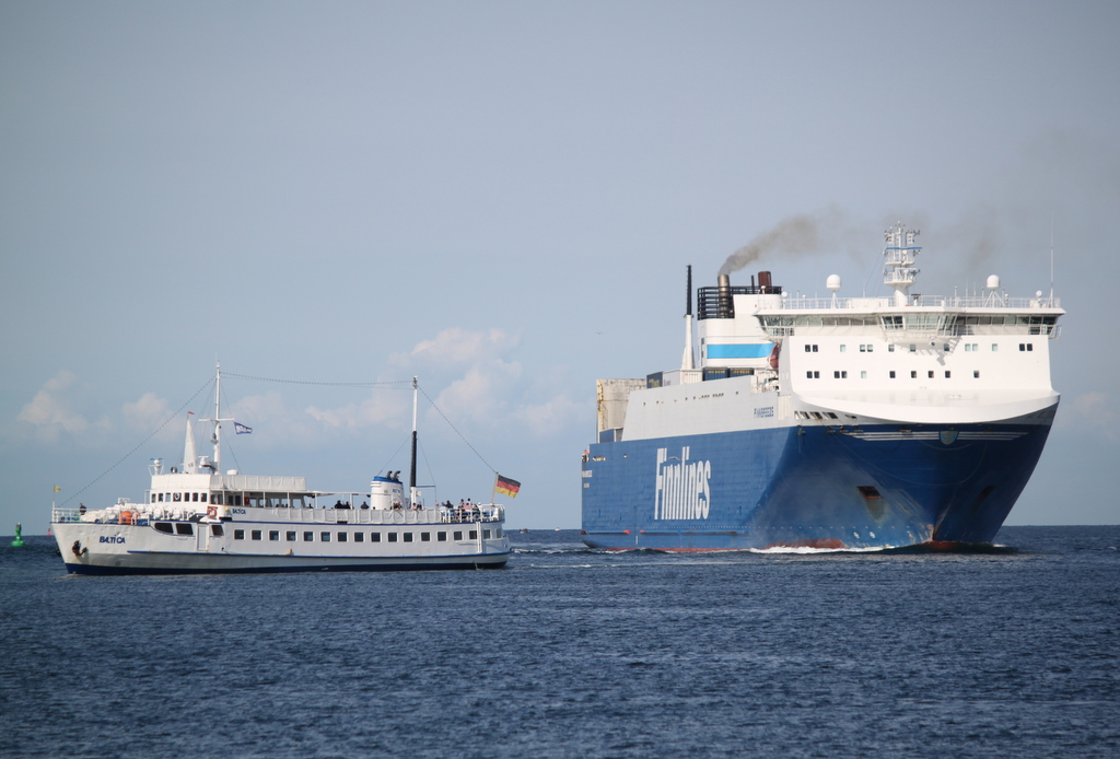 Die MS Baltica auf ihrem Seeweg von Kühlungsborn nach Warnemünde beim Einlaufen in Warnemünde, neben an kam dann noch die Ro-Ro Cargo Fähre Finnbreeze.14.09.2018