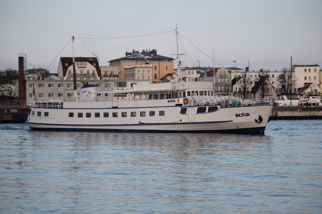 Die MS Baltica der Reederei BSTW Baltic Schiffahrt und Touristik mit Heimathafen Lübeck fuhr am Morgen des 30.03.2018 gegen 08:03 Uhr  als Überführung von Warnemünde nach Kühlungsborn.

