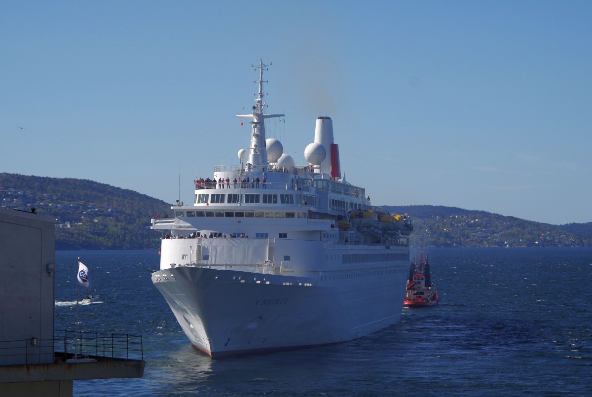 Die MS Boudicca legt am 14.05.15 in Bergen (NOR) ab.
