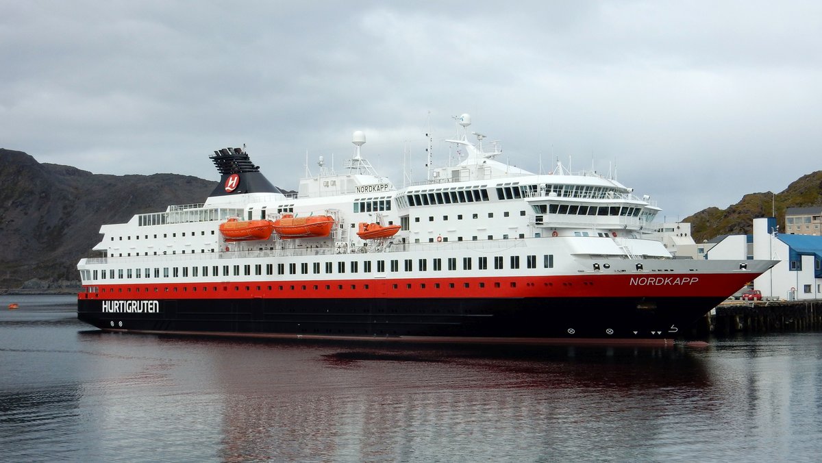 Die MS Nordkapp der HURTIGRUTEN am 03.09.16 in Honnigsvag (NOR)