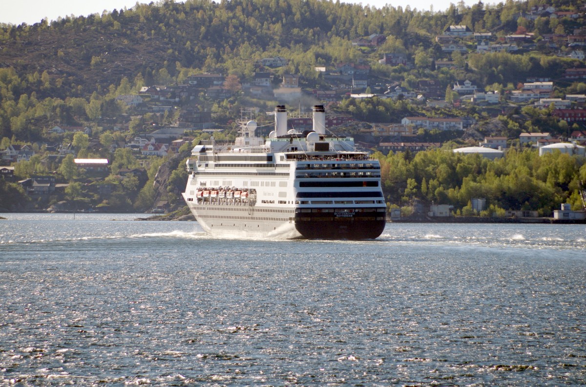 Die MS Rotterdam verlässt Bergen (NOR) am 14.05.15