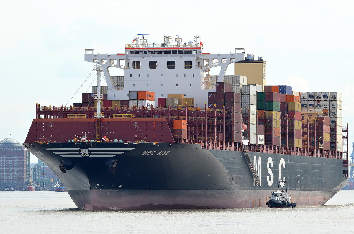 Die MSC AINO IMO-Nummer:9770751 Flagge:Liberia Länge:327.0m Breite:48.0m Baujahr:2019 auslaufend aus Hamburg aufgenommen vom Rüschpark Finkenwerder am 10.06.20