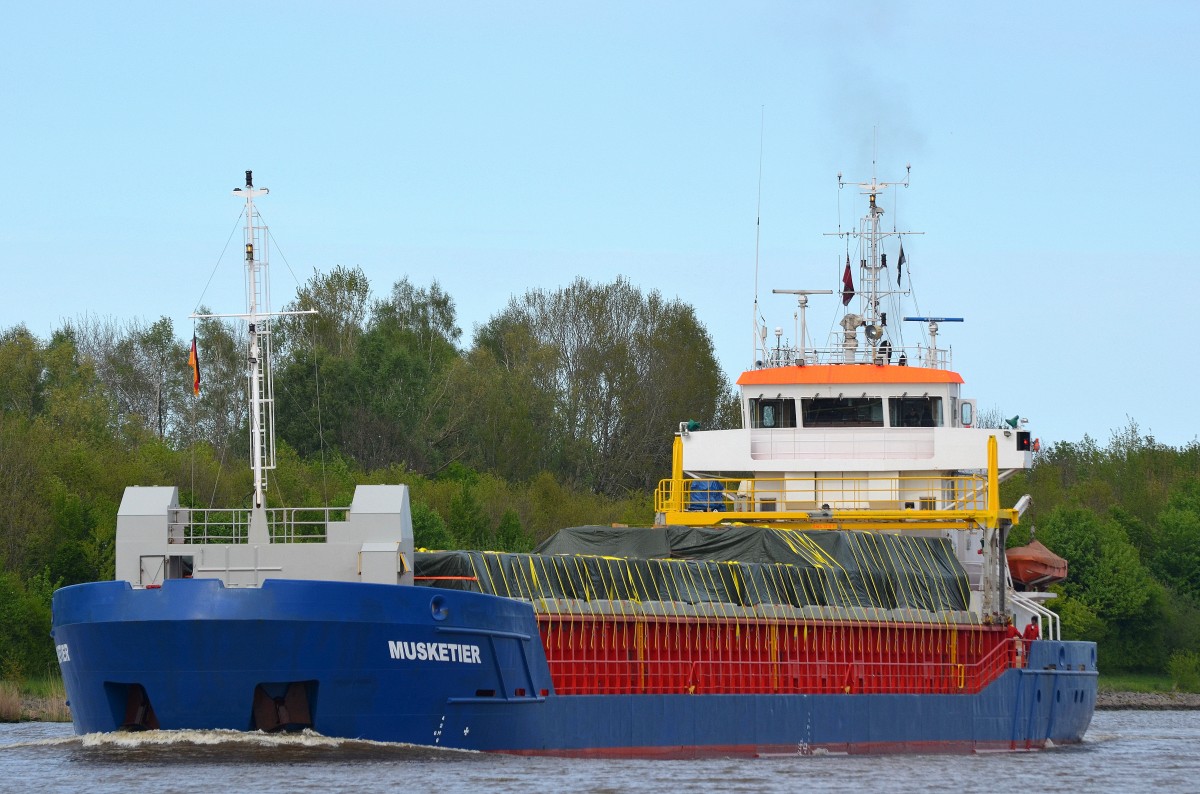 Die Musketier IMO-Nummer:9369514 Flagge:Gibraltar Länge:85.0m Breite:12.0m Baujahr:2006 Bauwerft:Damen Shipyard Bergum,Bergum Niederlande im Nord-Ostsee-Kanal bei Fischerhütte am 01.05.14