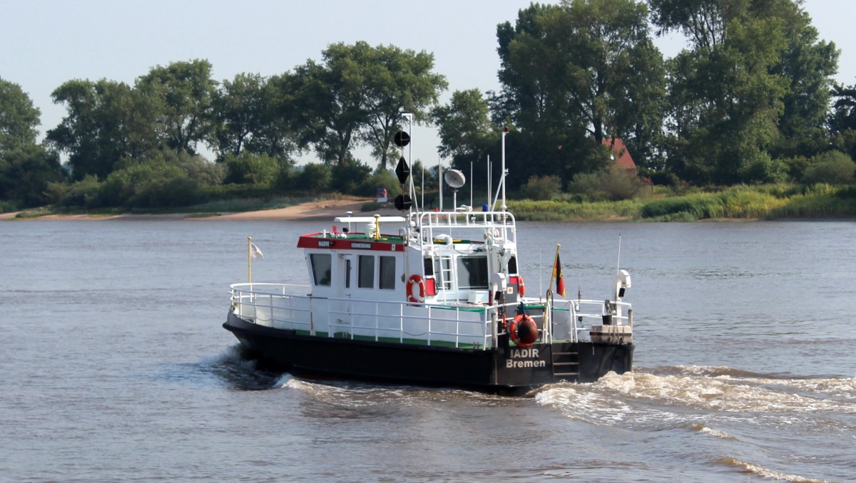 Die Nadir am 15.08.2013 auf der Weser vor Elsfleth.