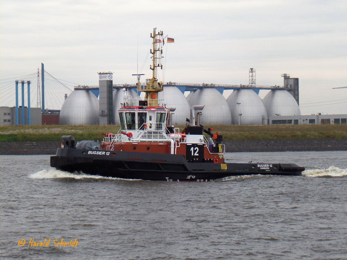 Die nagelneue BUGSIER 12 (3) (IMO 9808247) am 2.8.2017, Hamburg, Elbe Höhe Altona bei ihrem ersten Job  /
 
Das Schiff kam auf eigenem Kiel von seiner Bauwerft in der Türkei am 1.8.2017 um 20:34 Uhr (lt. AIS) hier in Hamburg an /

ASD-Schlepper,  (Azimuth Stern Drive), offshore-, salvage-, and firefighting-services Tug, für Tiefsee-, Küsten- und Hafen-Schleppdienste  /  BRZ 491 / Lüa 32 m, B 12,5 m, Tg 6 m / 2 Diesel, ABC Typ 12 DZC 1000-168-A, ges. 5.000 kW (6.800 PS), 2x Schottel SRP 4000 CP, 14 kn, Pfahlzug 86 t, max. 88,6 t  / gebaut bei Bogazici-Werft in Istanbul, Indienststellung  1.8.2017  /
