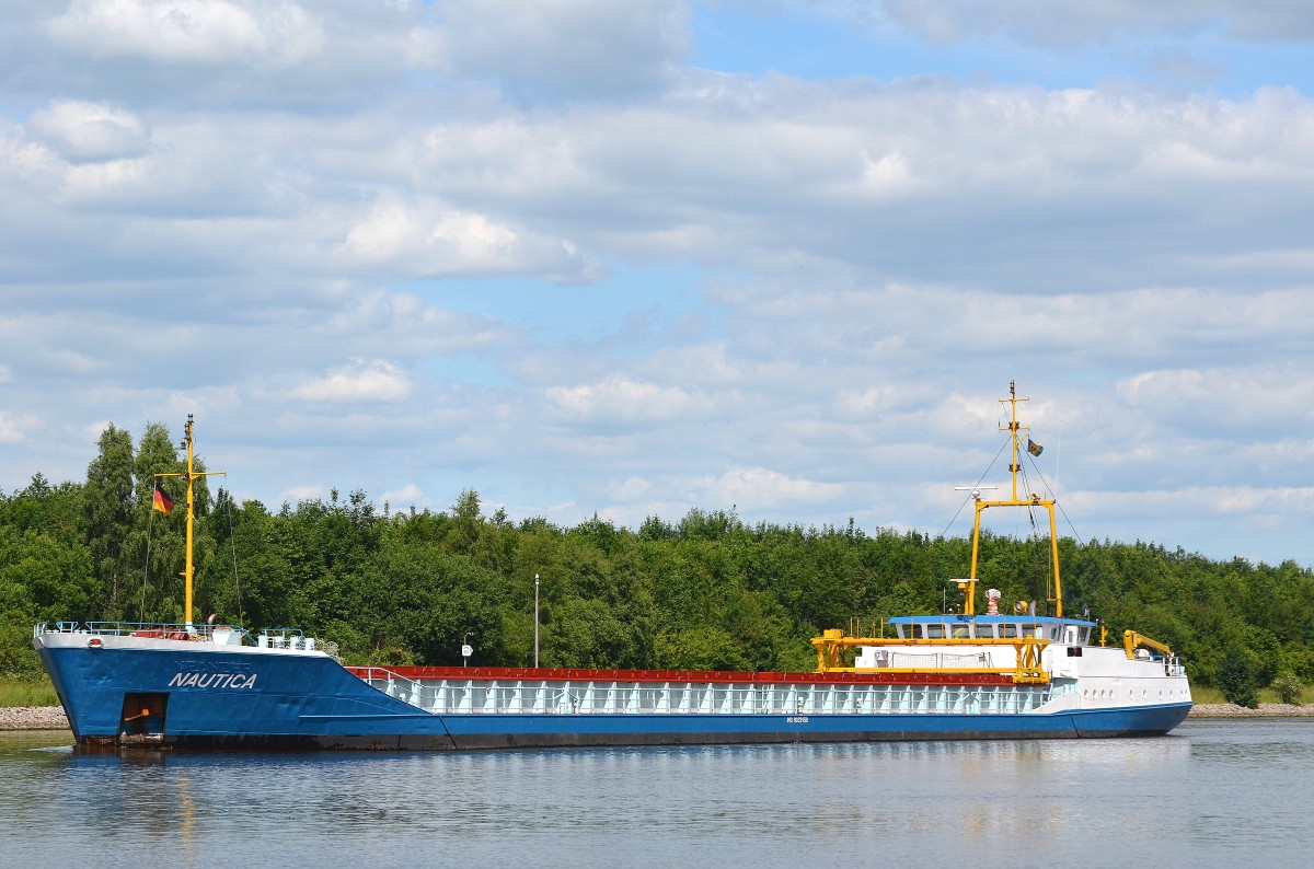 Die Nautica IMO-Nummer:9032458 Flagge:St.Vincent und die Grenadinen Länge:88.0m Breite:12.0m Baujahr:1992 bei Fischerhütte im Nord-Ostsee-Kanal aufgenommen am 15.06.14